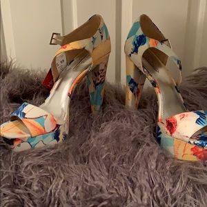 Brand new multicolored sandal